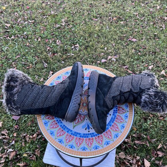 Skechers On the GO Joy Women’s 7 Black Gray Suede Winter Boots 14363 Retro 2016 - Picture 5 of 9